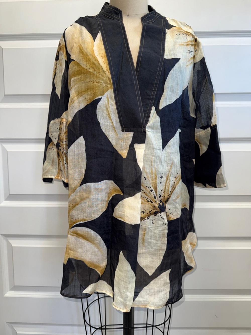 NEW NO TAG The Limited Black & Cream Floral V-Neck Tunic